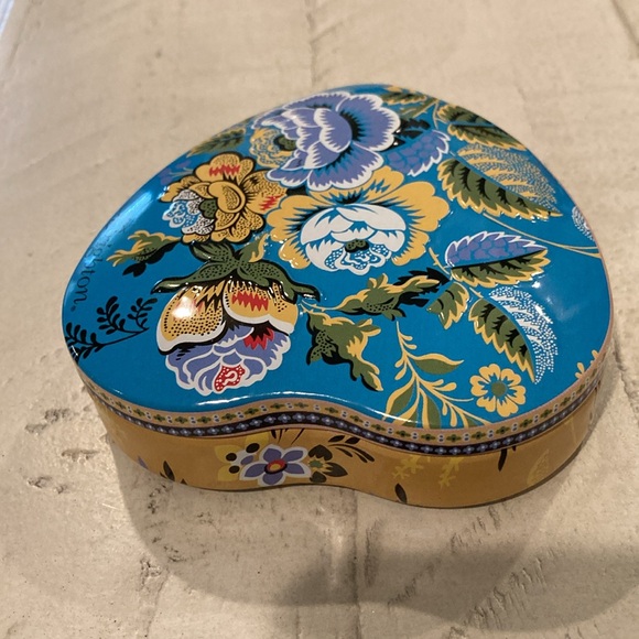 Brighton tin floral heart box - Picture 5 of 6